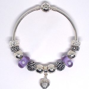 Bracelet bangle bracelet with lavender, purple, silver, heart clips, Murano glass beads, love details, and European-style charms on an authentic Pandora bangle